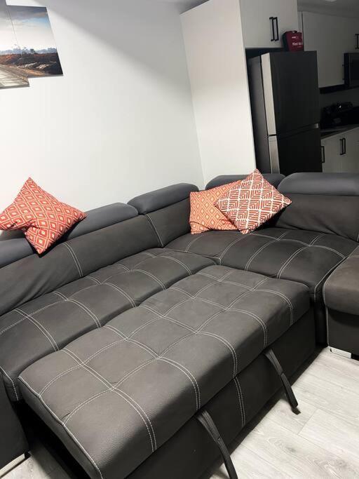 Guest In Southwest Apartment Edmonton