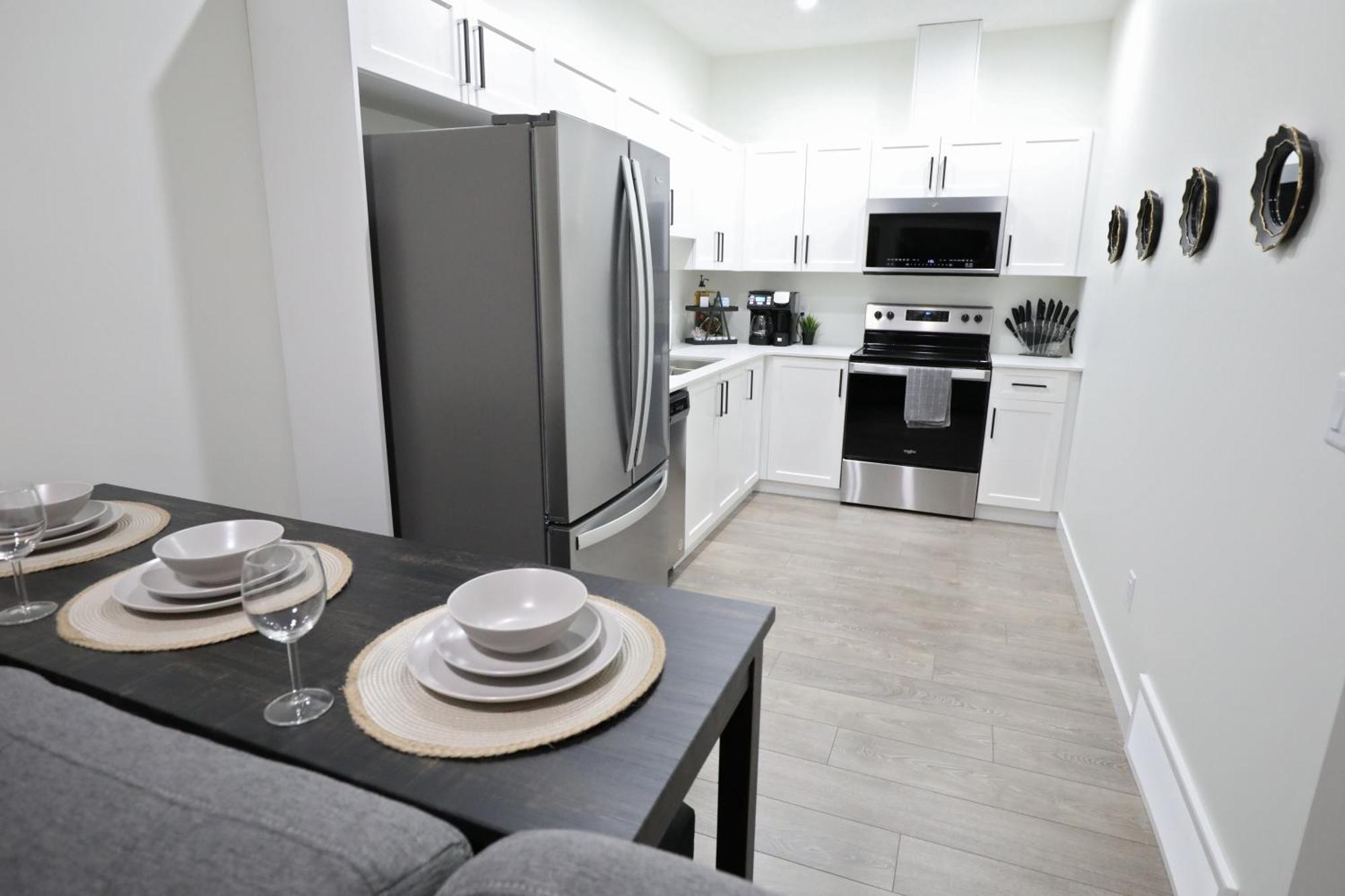 Elegant Escape With King Bed, Long Stays, Wem, Holiday home Edmonton