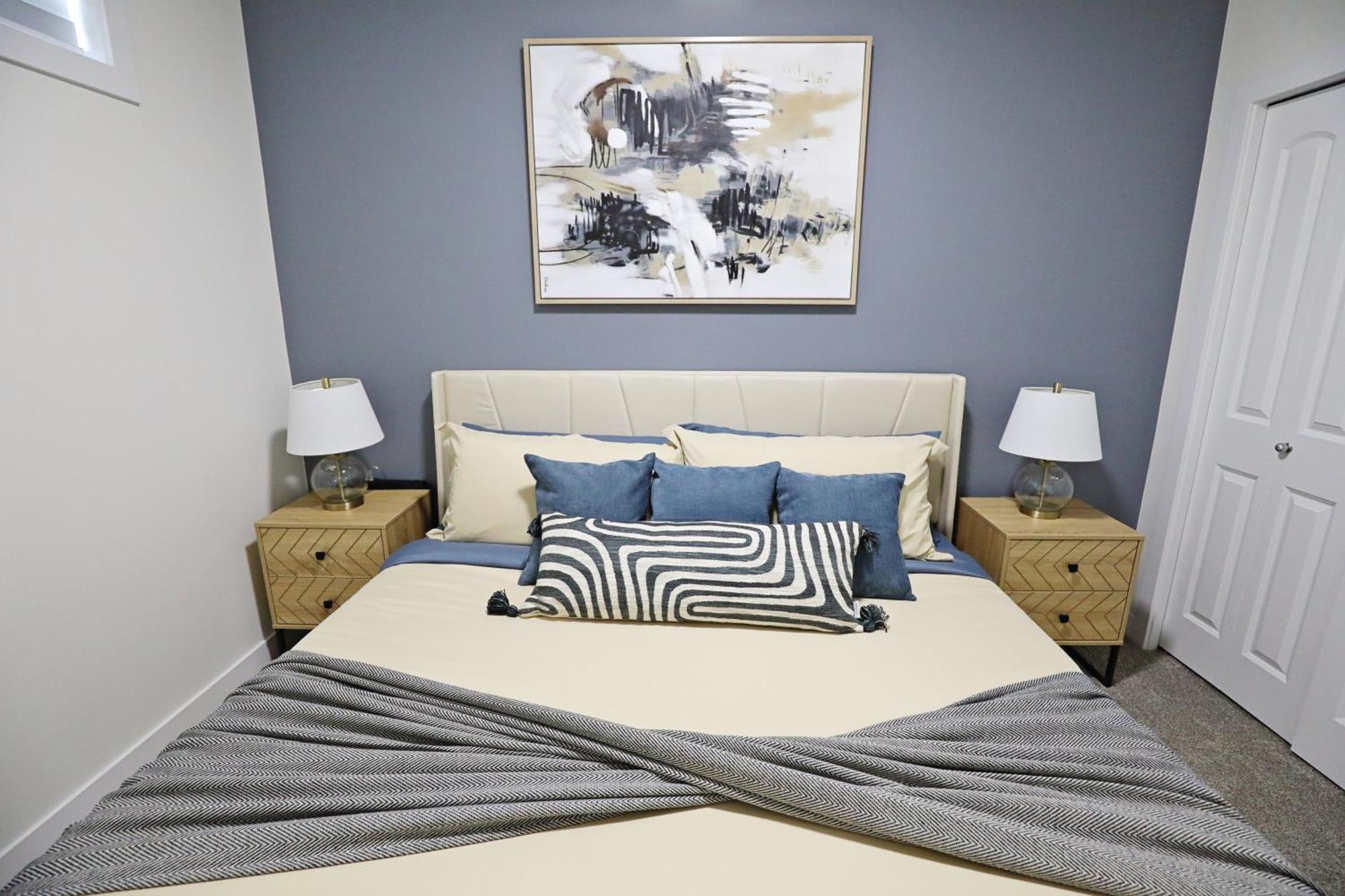 Elegant Escape With King Bed, Long Stays, Wem, Edmonton