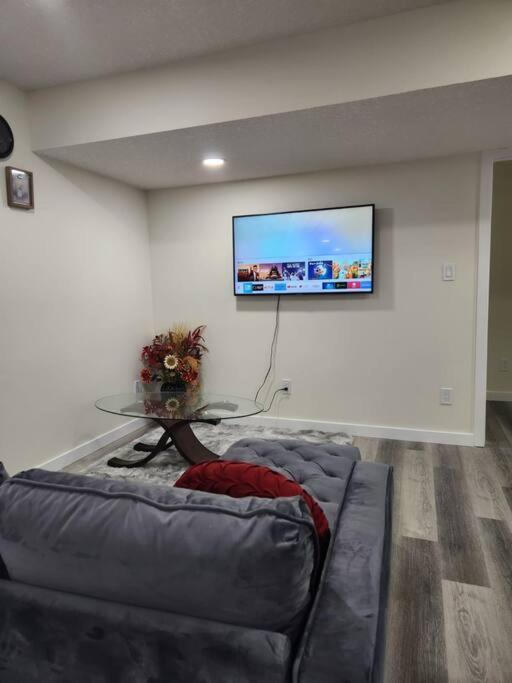 Modern 2 Bedroom Basement Chappelle Apartment *