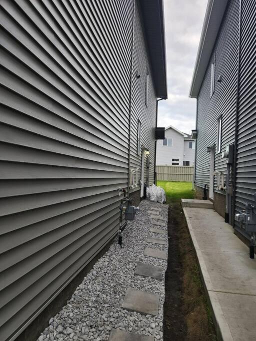 Apartment Modern 2 Bedroom Basement Chappelle *