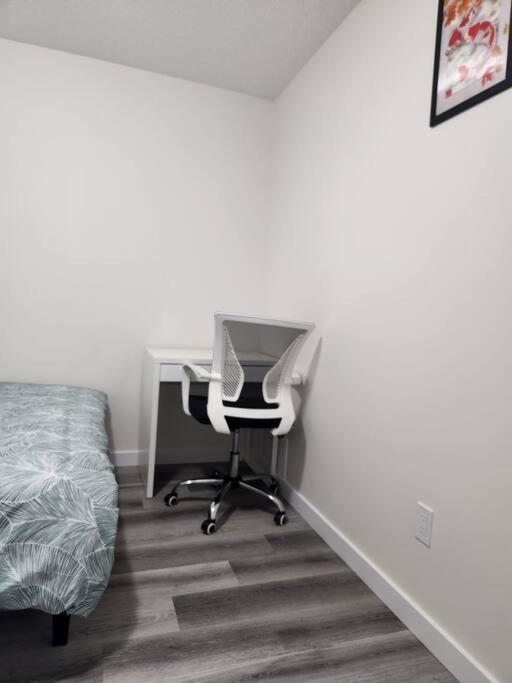Apartment Modern 2 Bedroom Basement Chappelle Edmonton