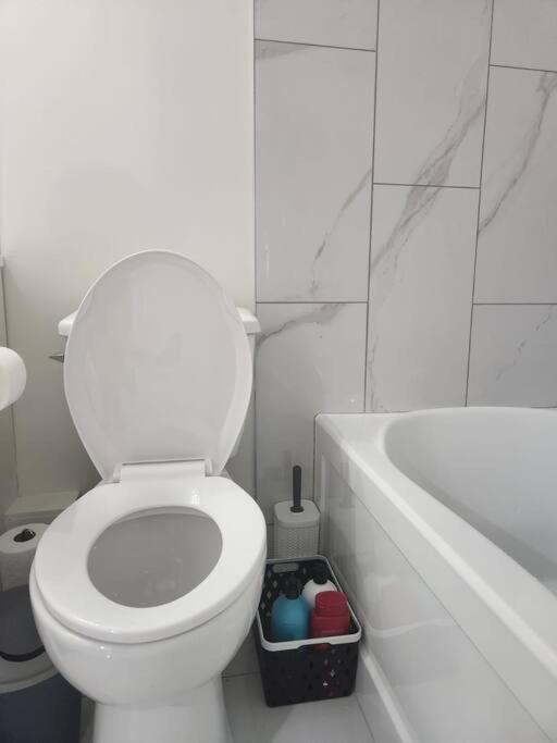 Modern 2 Bedroom Basement Chappelle Apartment *