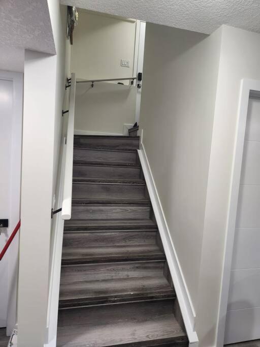 Modern 2 Bedroom Basement Chappelle *