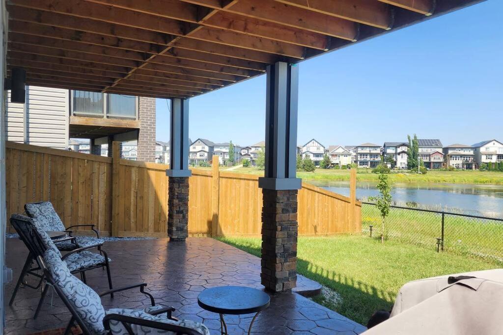 Lake View 2 Bedroom Basement Holiday home *