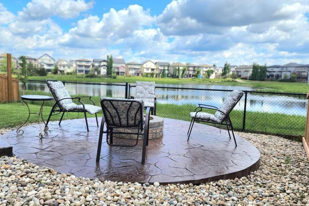 Lake View 2 Bedroom Basement *