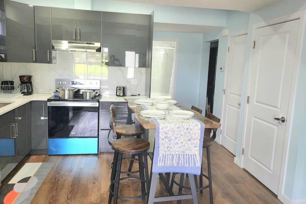 Lake View 2 Bedroom Basement Holiday home *