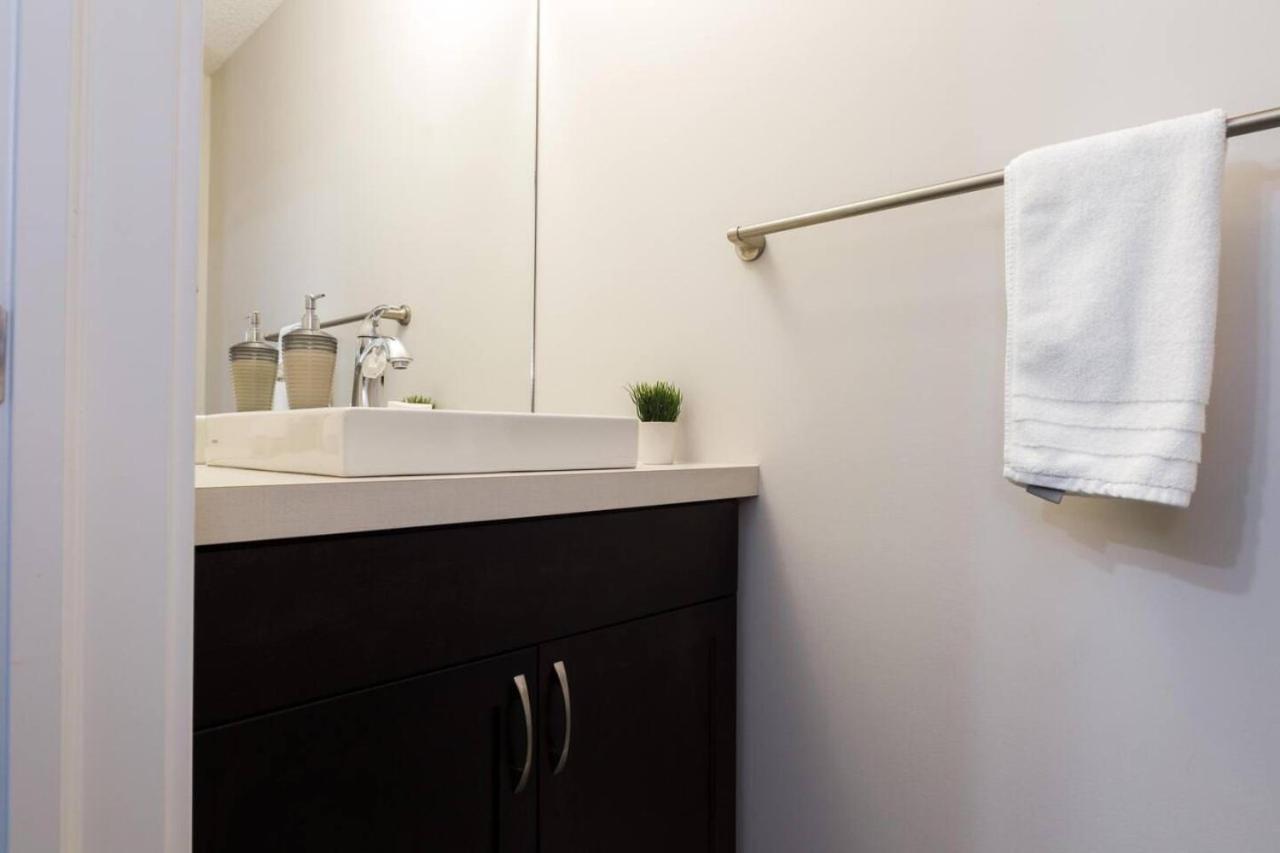 Modern Comfort Within Laurel Holiday home *