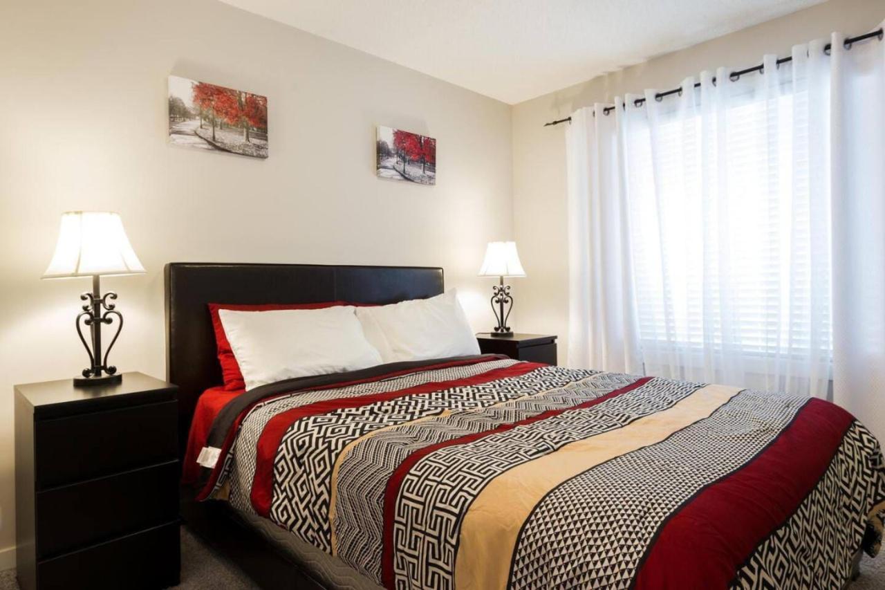 Modern Comfort Within Laurel Holiday home *