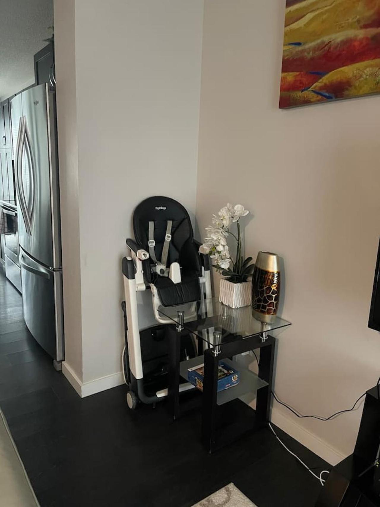 Modern Comfort Within Laurel * Edmonton