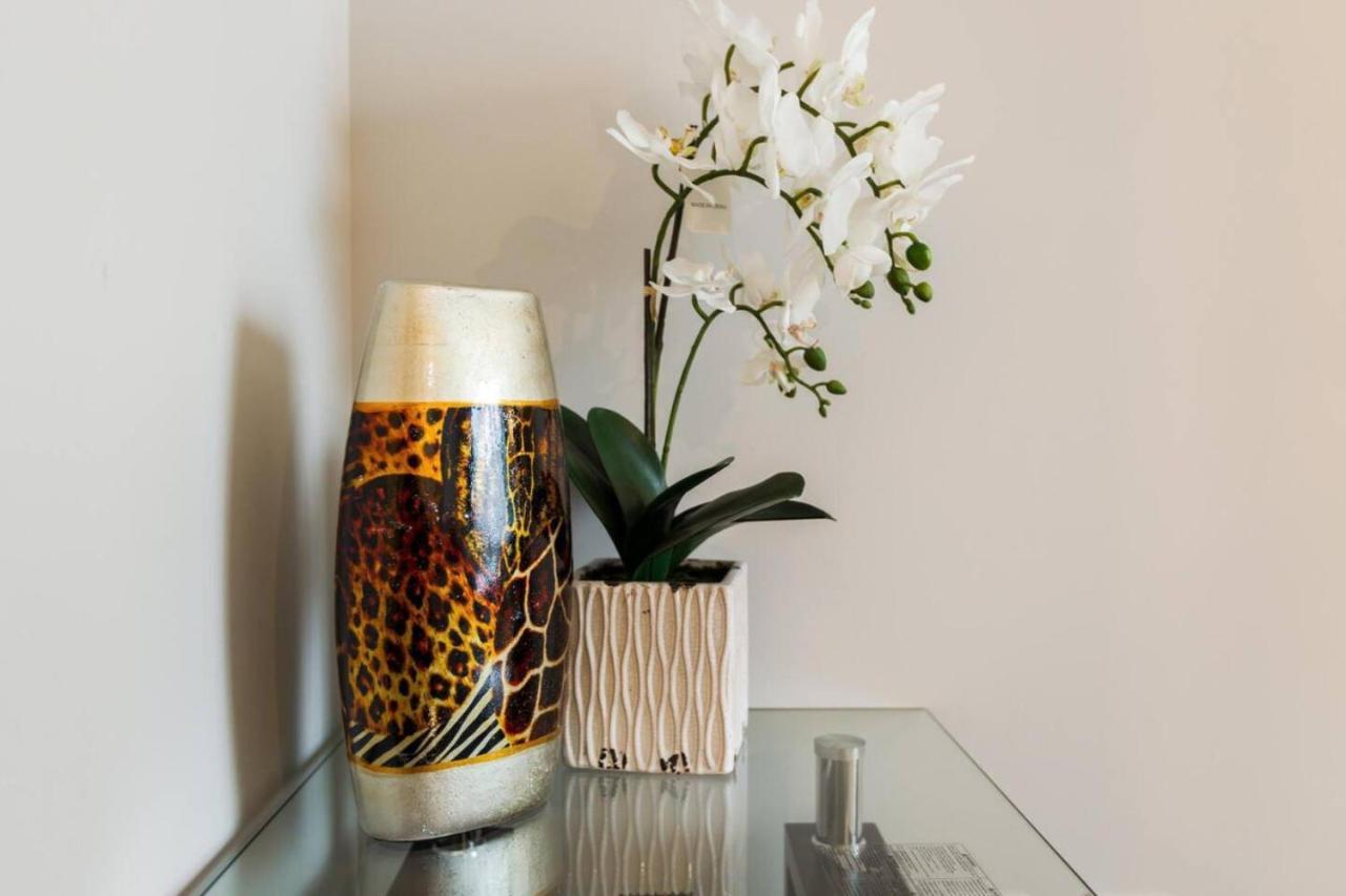 Modern Comfort Within Laurel Holiday home *
