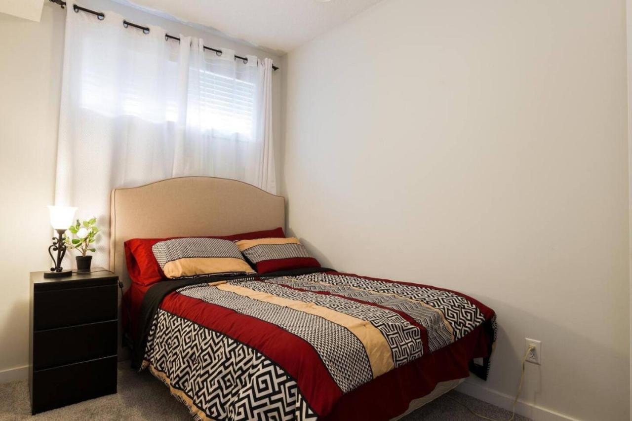 Cozy Away From In Laurel Apartment Edmonton