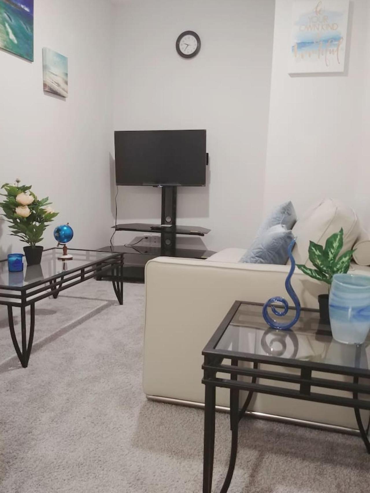Cozy Away From In Laurel Apartment Edmonton