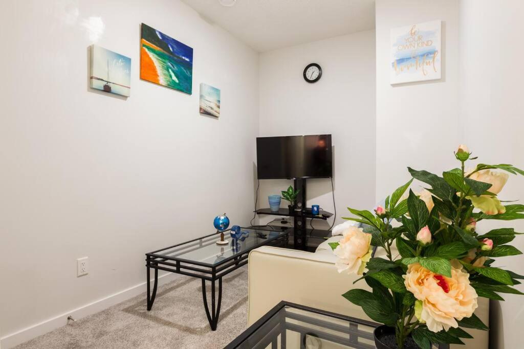 Apartment Luxurious Modern House In Laurel Edmonton