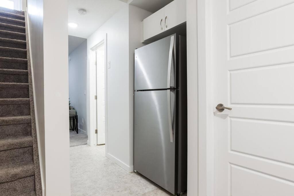 Luxurious Modern House In Laurel Apartment Edmonton