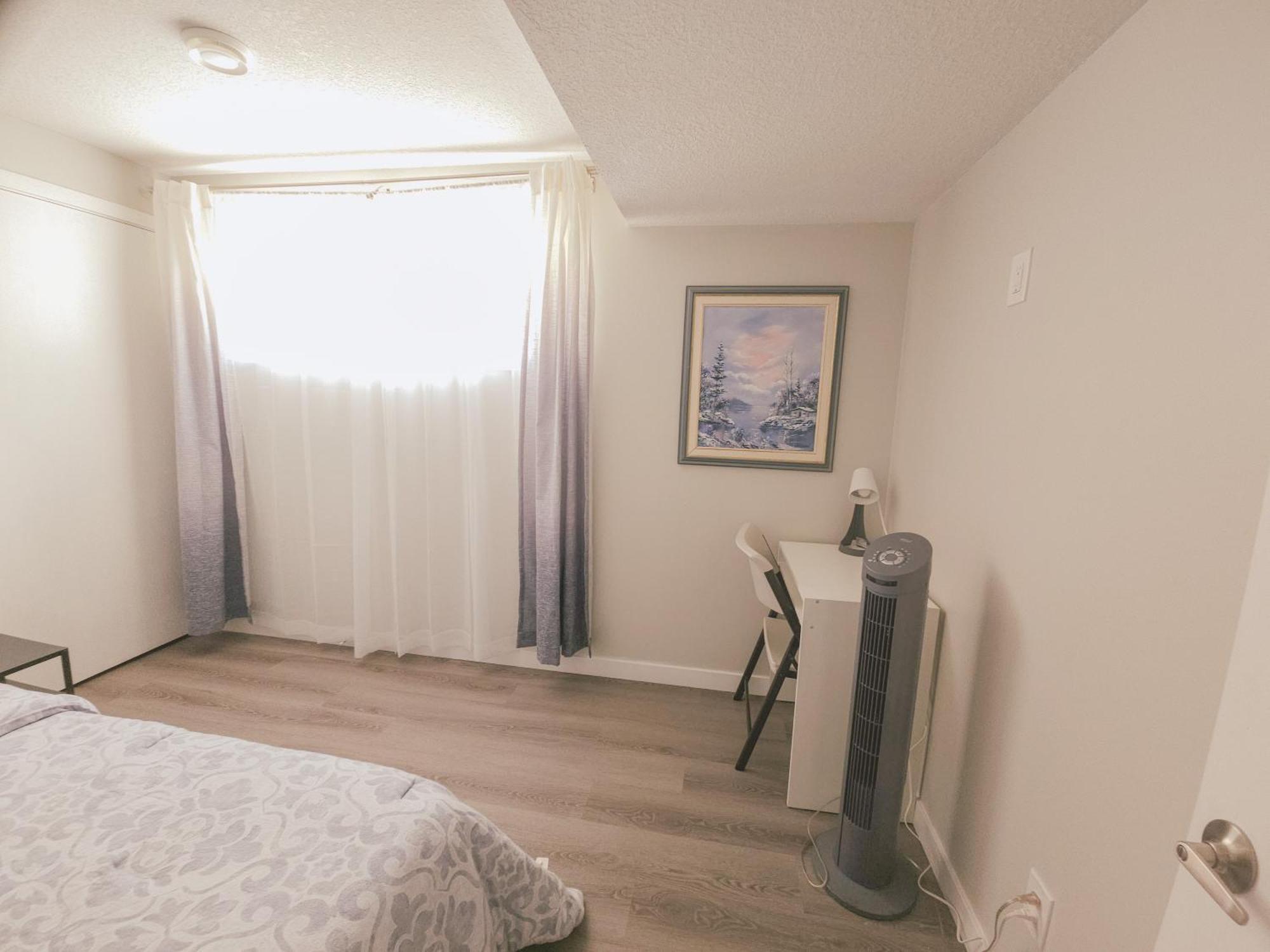 Cozy 2 Bedroom Suite, Queen Beds, Near The Airport * Edmonton