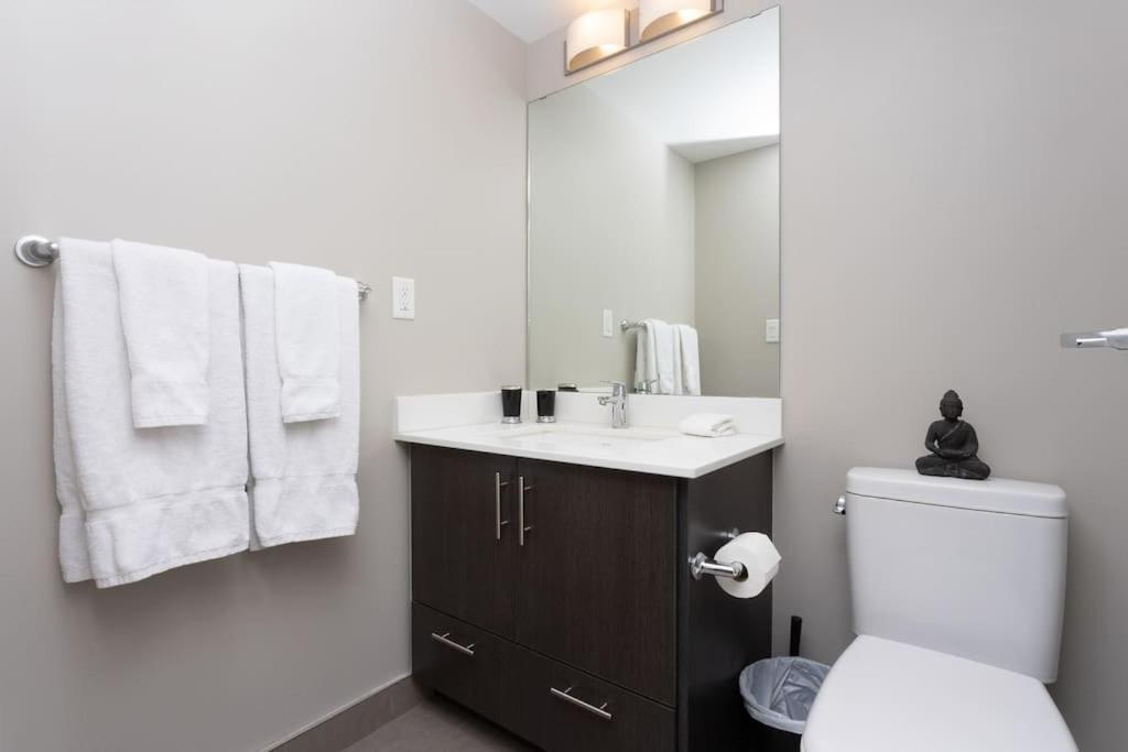 Hendrix Luxury By Corporate Edmonton