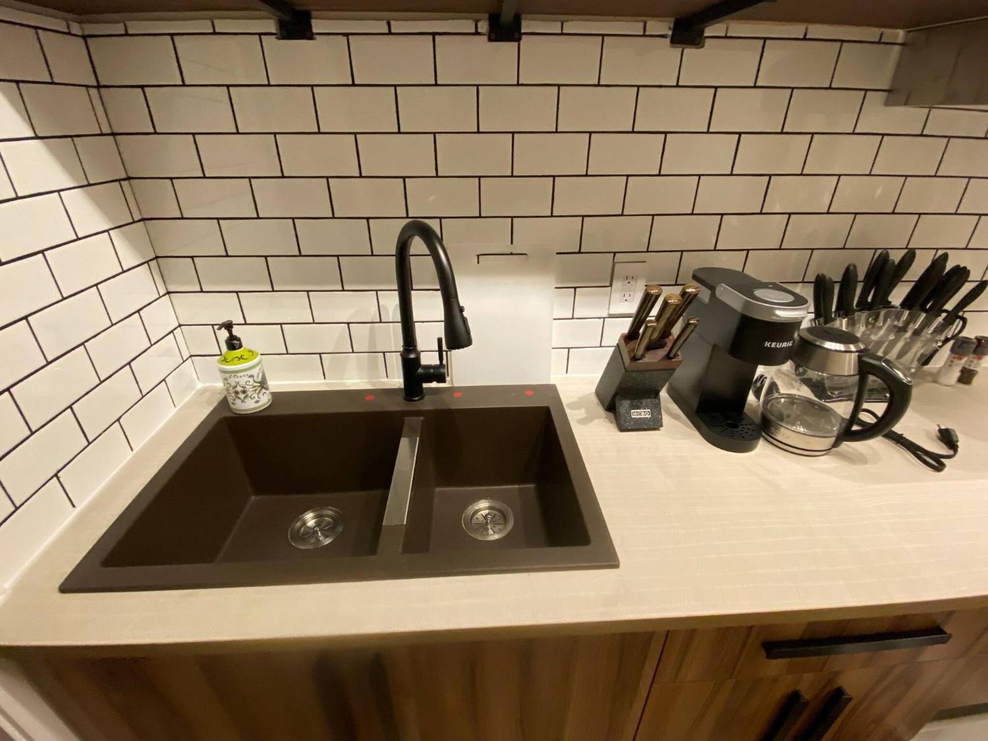 2br Near Unveristy And Whyte Ave Apartment