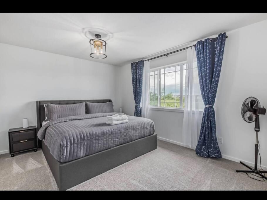 4 Bedroom Luxury , Theater, Sleeps 7, Ac , Garage