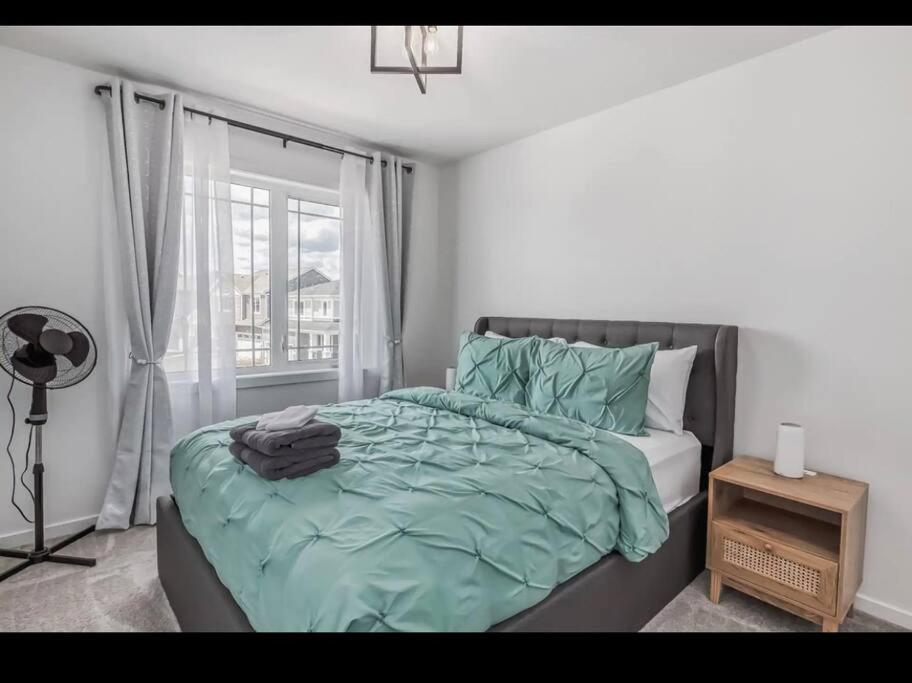 Holiday home 4 Bedroom Luxury , Theater, Sleeps 7, Ac , Garage