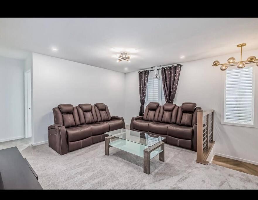 Holiday home 4 Bedroom Luxury , Theater, Sleeps 7, Ac , Garage