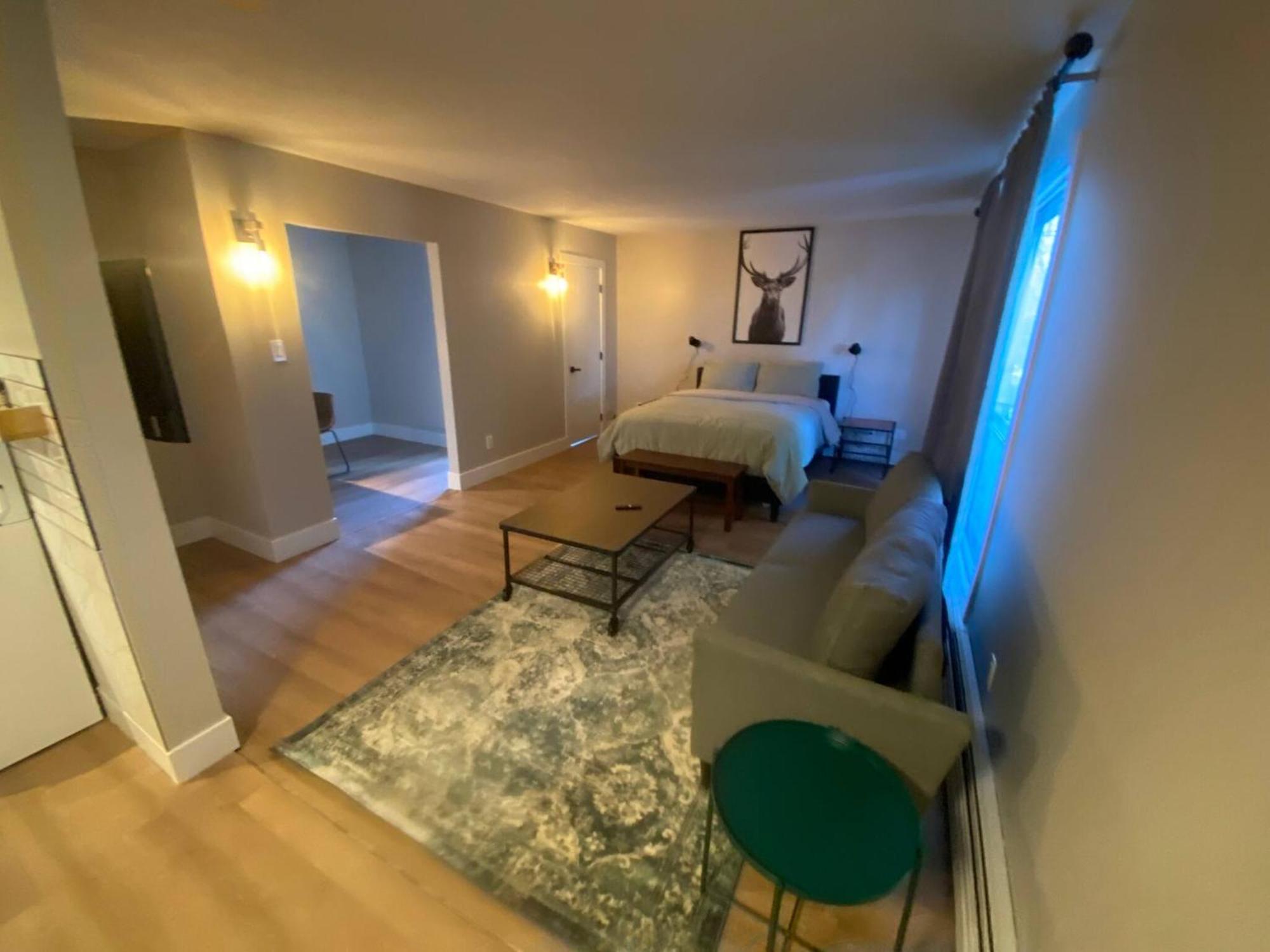 Morden Newly Renovated 1br Flats, Walk To Whyte Edmonton