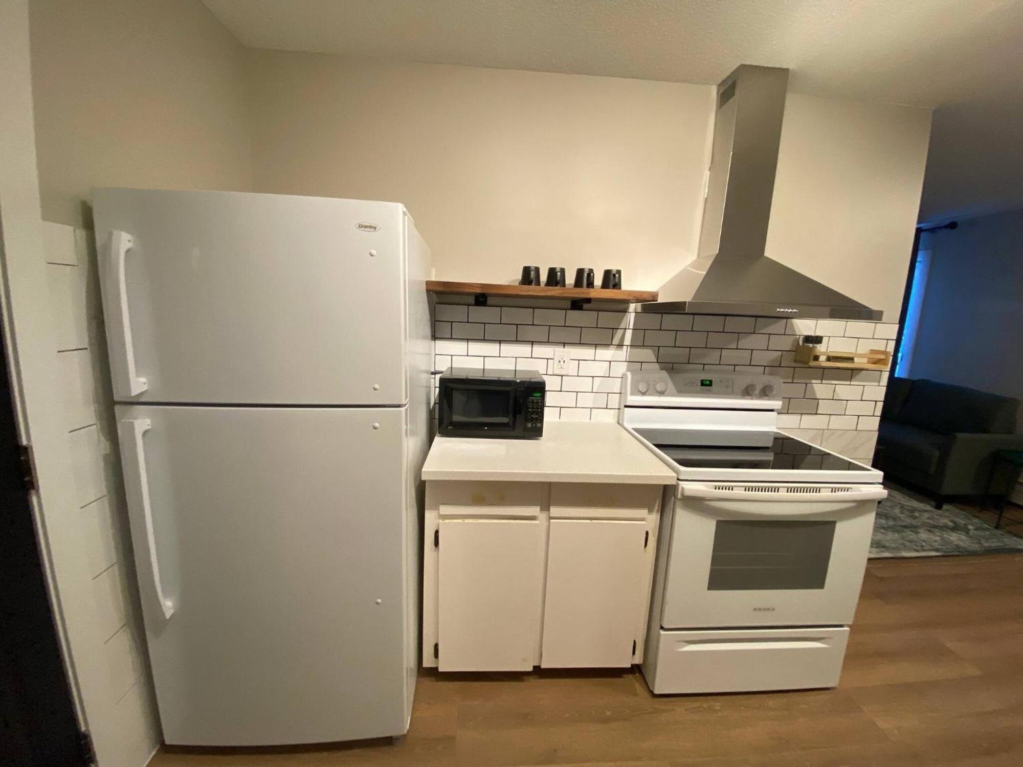 Morden Newly Renovated 1br Flats, Walk To Whyte * Edmonton