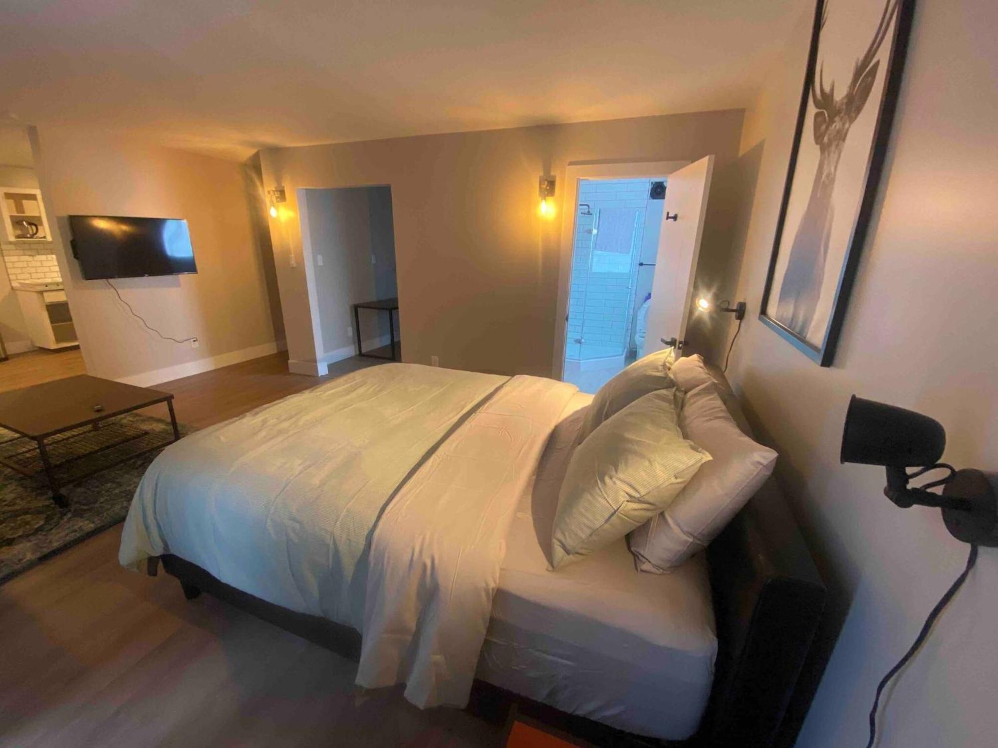 Guest house Morden Newly Renovated 1br Flats, Walk To Whyte Edmonton