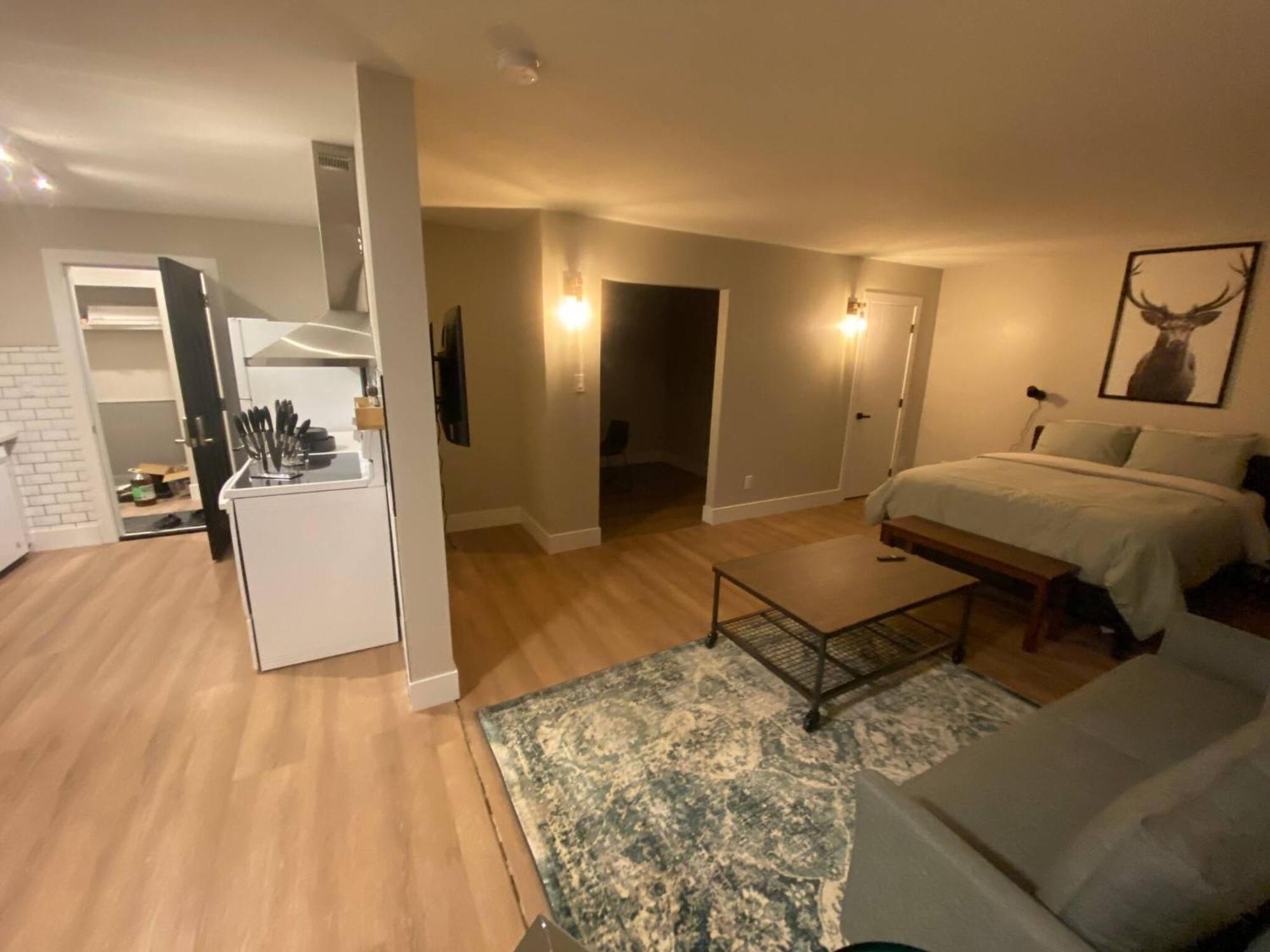 Morden Newly Renovated 1br Flats, Walk To Whyte Edmonton
