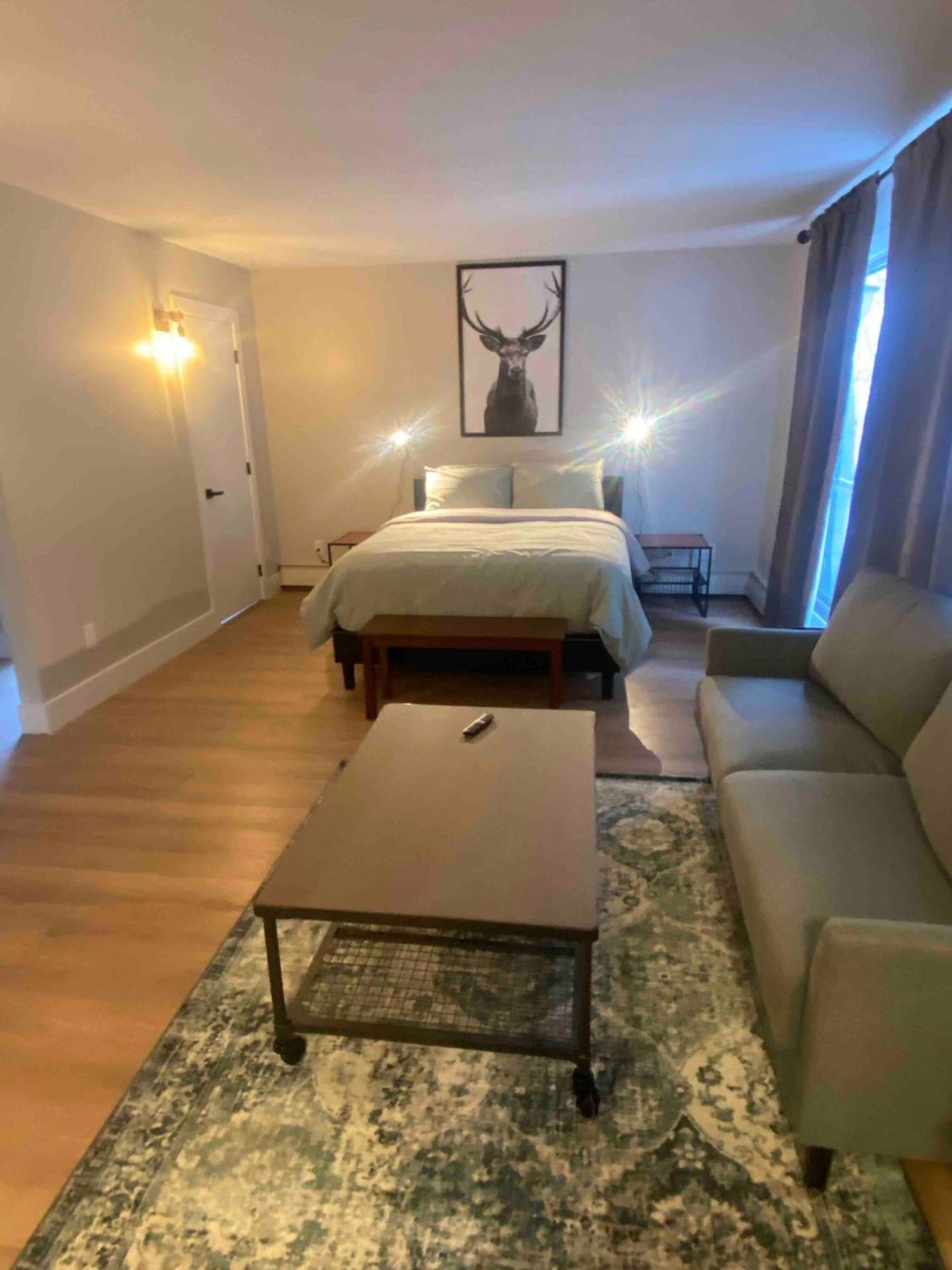 Guest house Morden Newly Renovated 1br Flats, Walk To Whyte