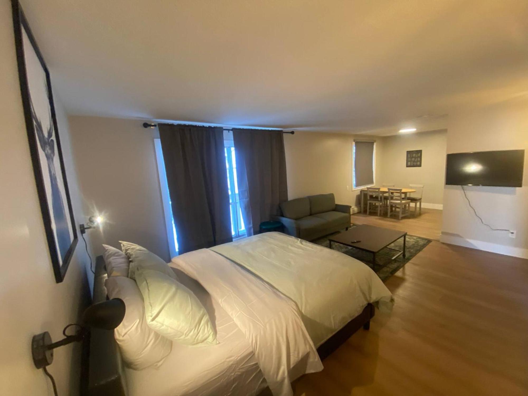 Morden Newly Renovated 1br Flats, Walk To Whyte Guest house Edmonton