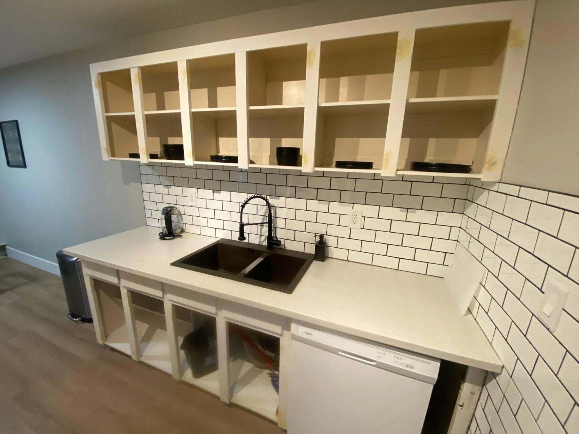Guest house Morden Newly Renovated 1br Flats, Walk To Whyte