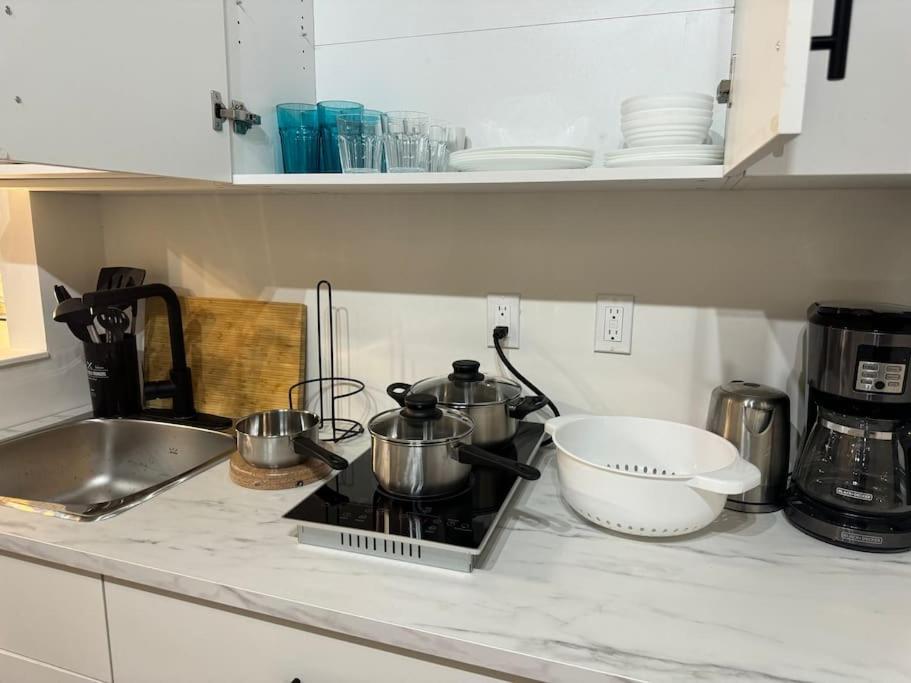 1 Bd With Kitchenette - 14 Apartment