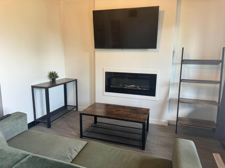 1 Bd With Kitchenette - 14 Apartment *