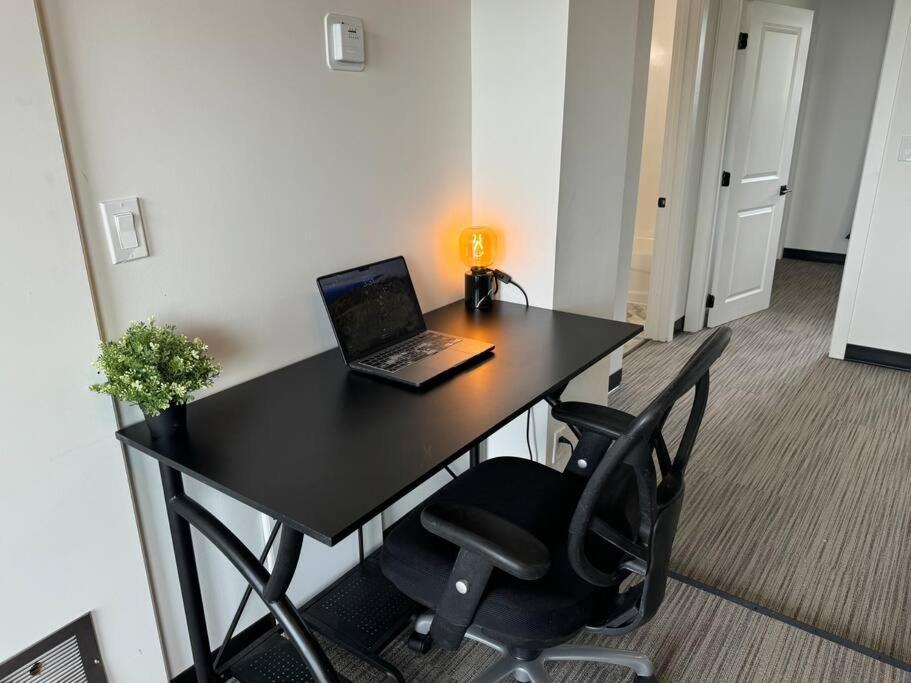 1 Bd With Kitchenette - 10 Apartment