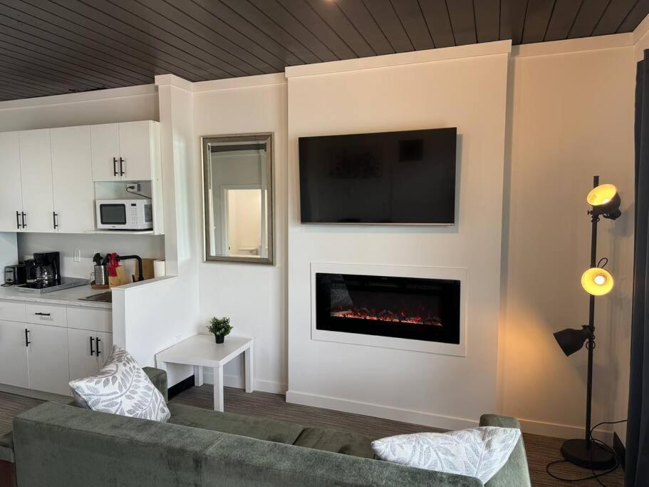1 Bd With Kitchenette - 10 *