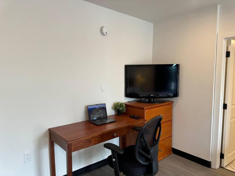 Cozy With Kitchenette - 6 Apartment Edmonton