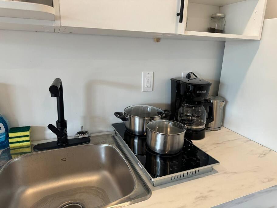 Cozy With Kitchenette - 6 * Edmonton