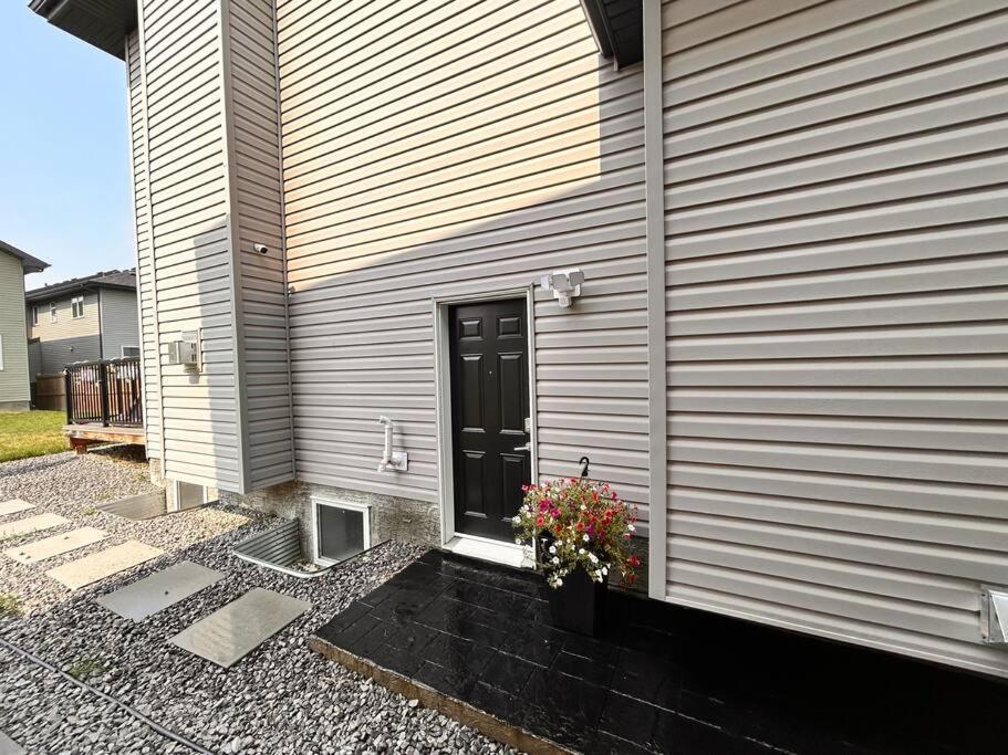 Modern Luxurious With Separate Side-entry Holiday home *
