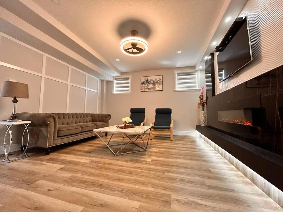 Modern Luxurious With Separate Side-entry Holiday home Edmonton