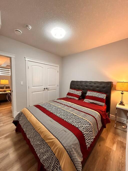 Holiday home Modern Luxurious With Separate Side-entry Edmonton