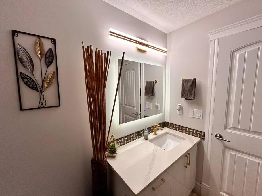 Modern Luxurious With Separate Side-entry * Edmonton