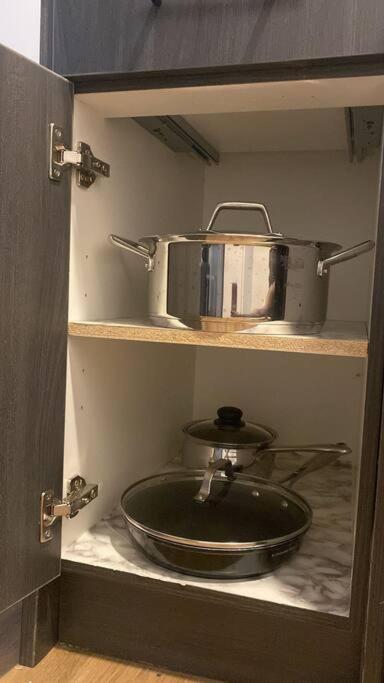 Pebbles' Cozy 2bed Basement - Near Downtown Holiday home *