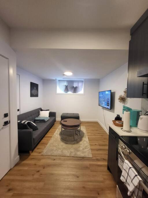 Holiday home Pebbles' Cozy 2bed Basement - Near Downtown Edmonton