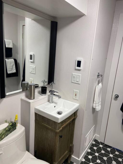 Apartment Yeg Chic Luxury