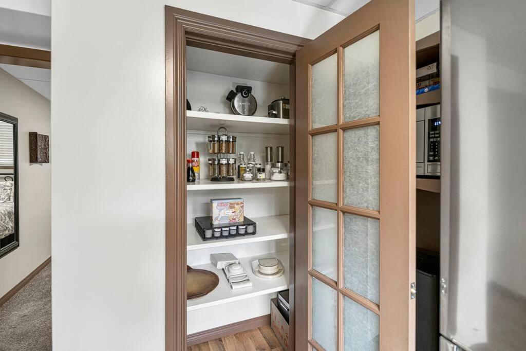 Yeg Chic Luxury Apartment Edmonton