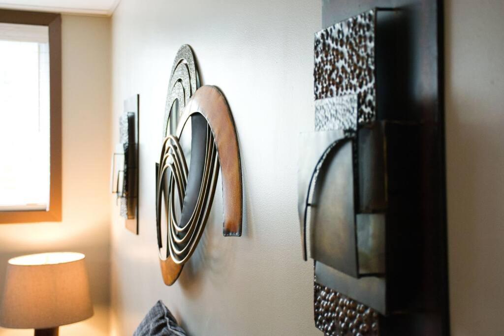 Yeg Chic Luxury Apartment