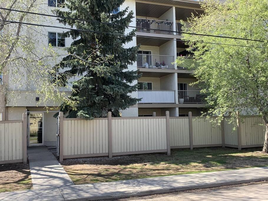 Apartment Chris Cozy Commonwealth #107 Edmonton