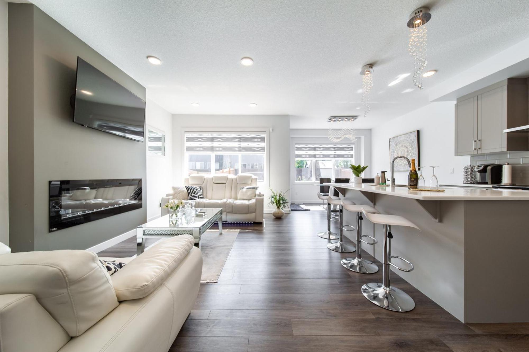Holiday home New Luxury House In South Near Airport Edmonton