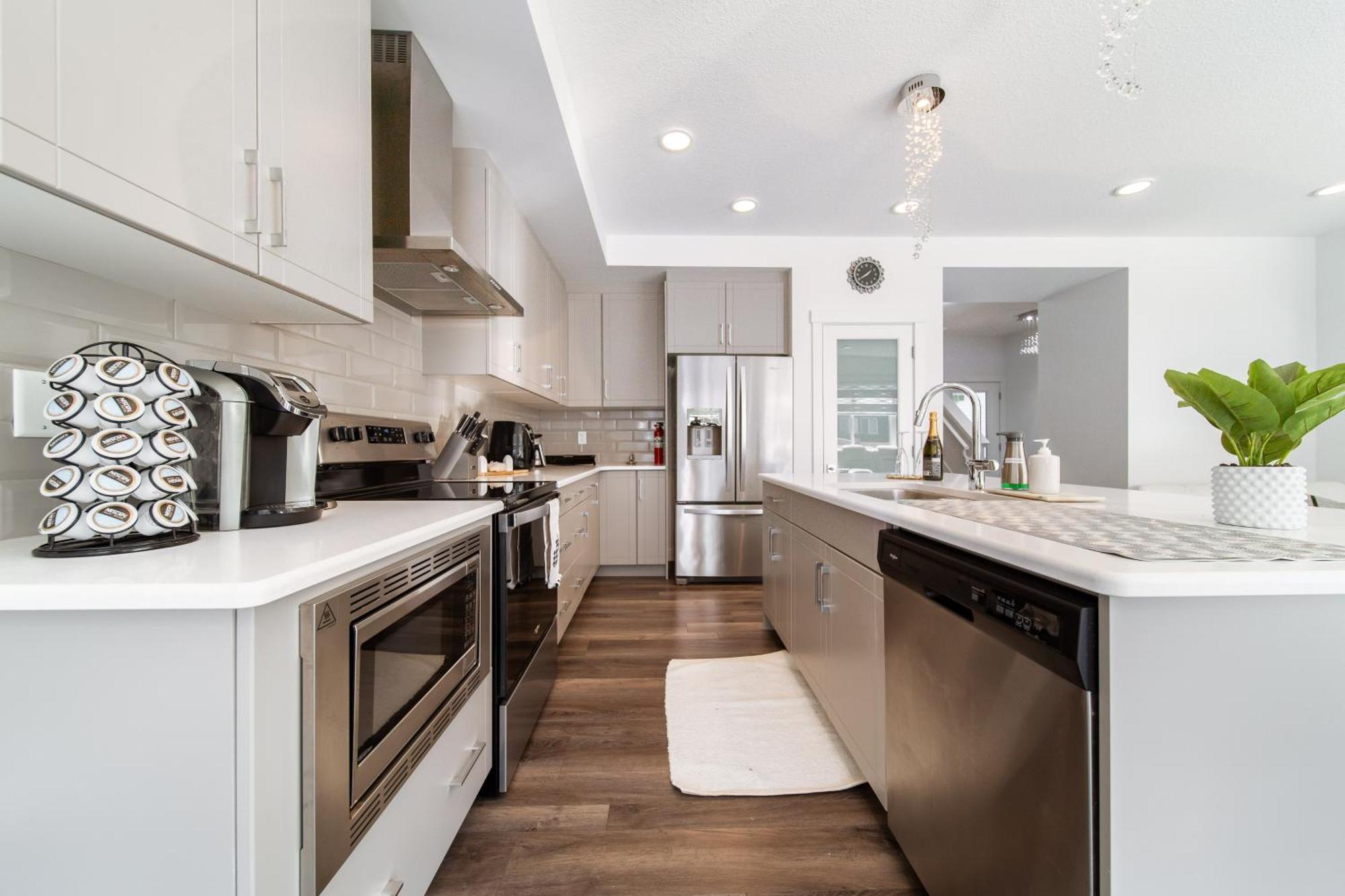 New Luxury House In South Near Airport * Edmonton